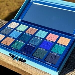 💙 NIB New Jeffree Star BLUE BLOOD Eyeshadow Casket Makeup Palette